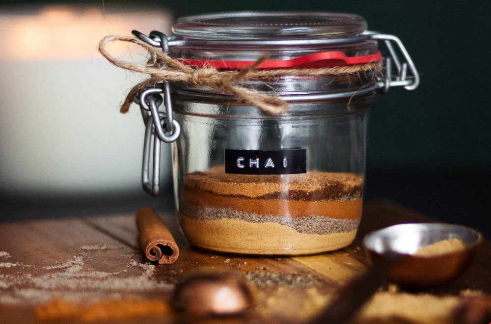 Bereite ganz einfach deinen eigenen Chai-Mix zu