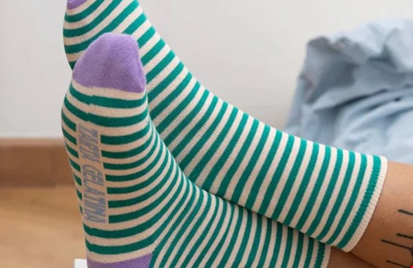 Socken Striped Aubergine Garden